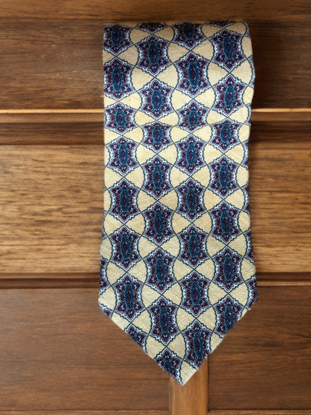 Gorgeous Vintage Oscar de La Renta Gold Silk Tie
